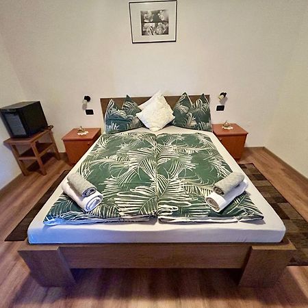 Guest House Casa Mia - Rooms & Apartments Ровинь Экстерьер фото