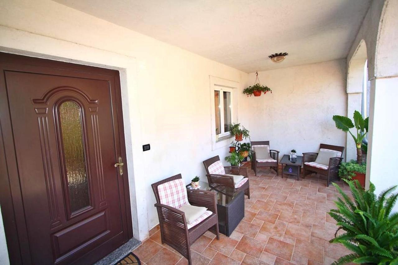 Guest House Casa Mia - Rooms & Apartments Ровинь Экстерьер фото