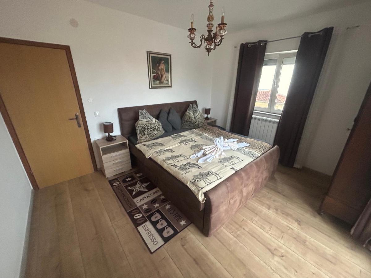 Guest House Casa Mia - Rooms & Apartments Ровинь Экстерьер фото