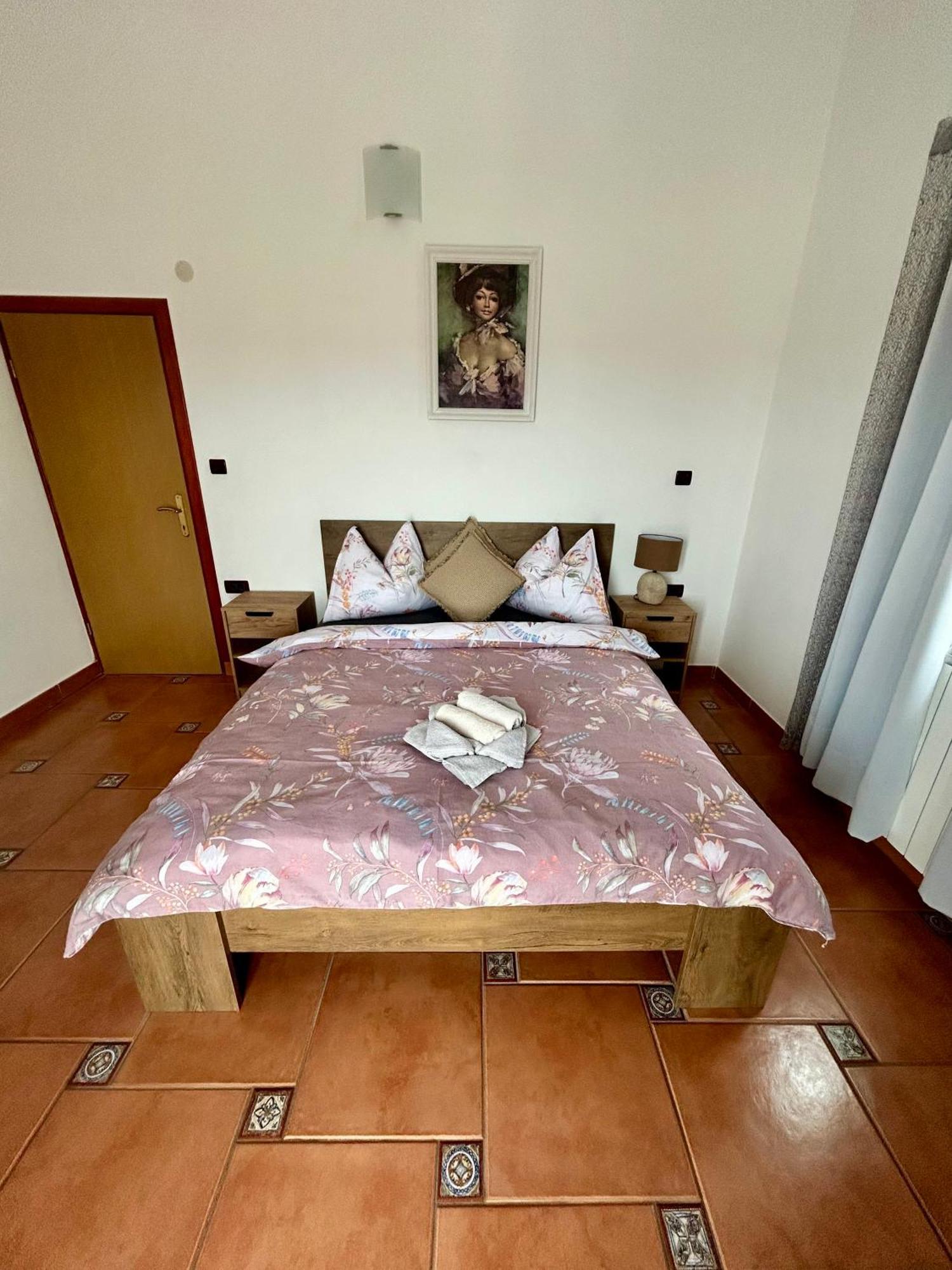 Guest House Casa Mia - Rooms & Apartments Ровинь Экстерьер фото