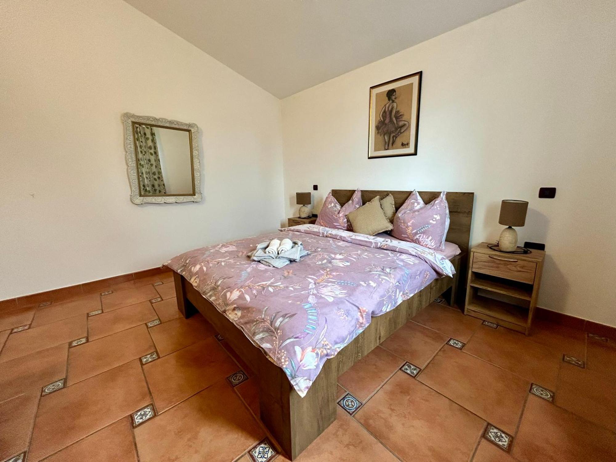 Guest House Casa Mia - Rooms & Apartments Ровинь Экстерьер фото